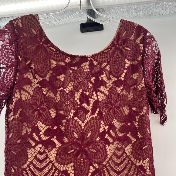 Express Women's Lace Overlay Short Sleeve Scalloped Hem Top Wine/Nude XS New - Picture 7 of 9